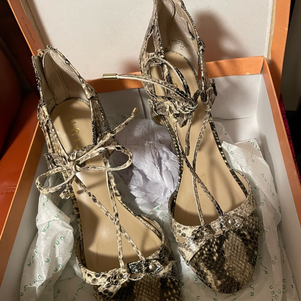 🔥Snake 🐍 Skin Shoes - Picture 2 of 8